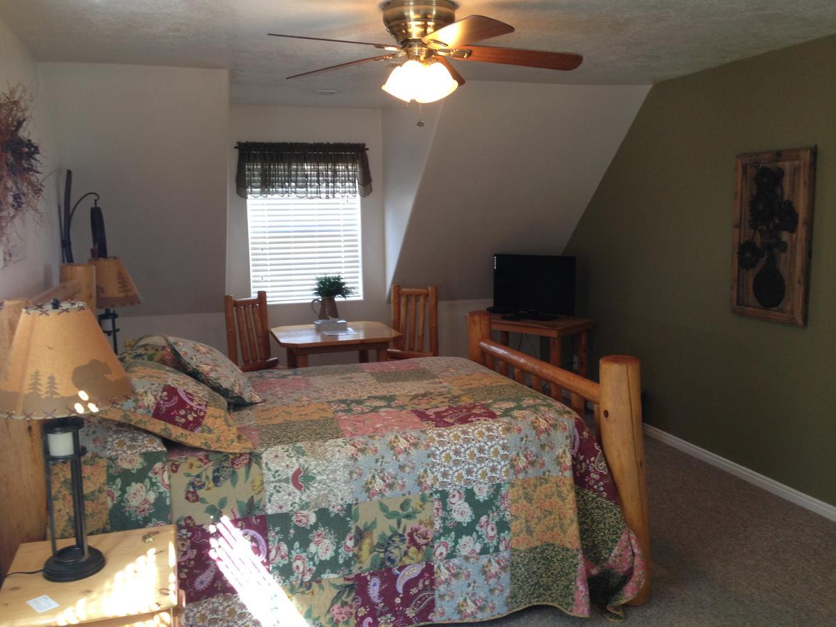 Bullberry Inn Bed & Breakfast Tropic Esterno foto