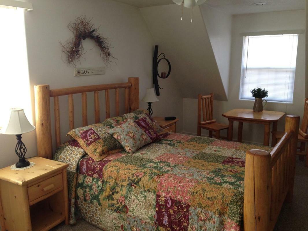 Bullberry Inn Bed & Breakfast Tropic Esterno foto